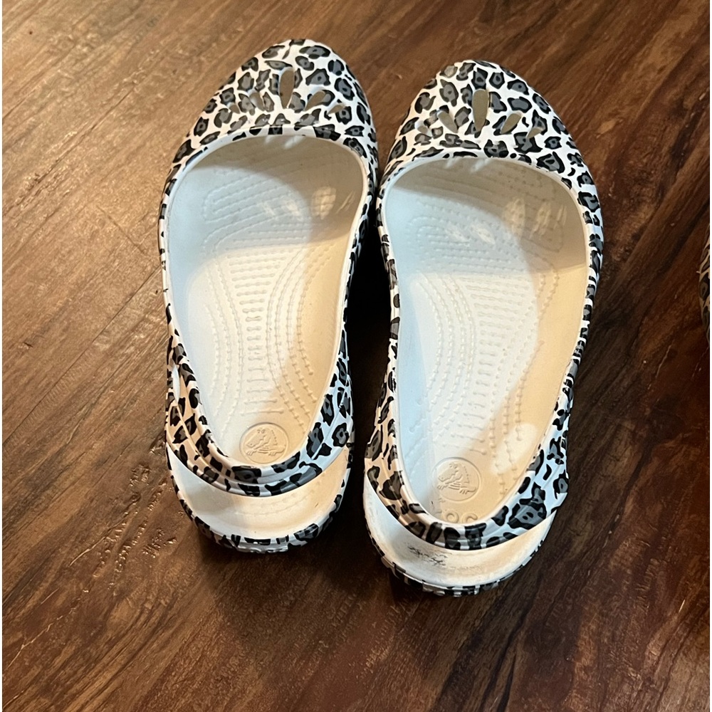 Crocs Woman’s Crocs Leopard Print Flats Size 8W